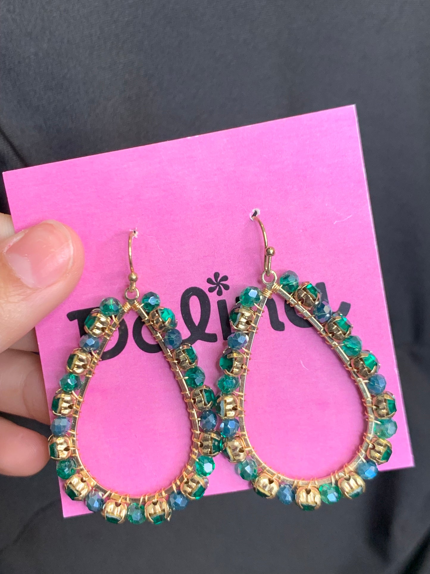 ARETES COLGANTES CON PIEDRITAS