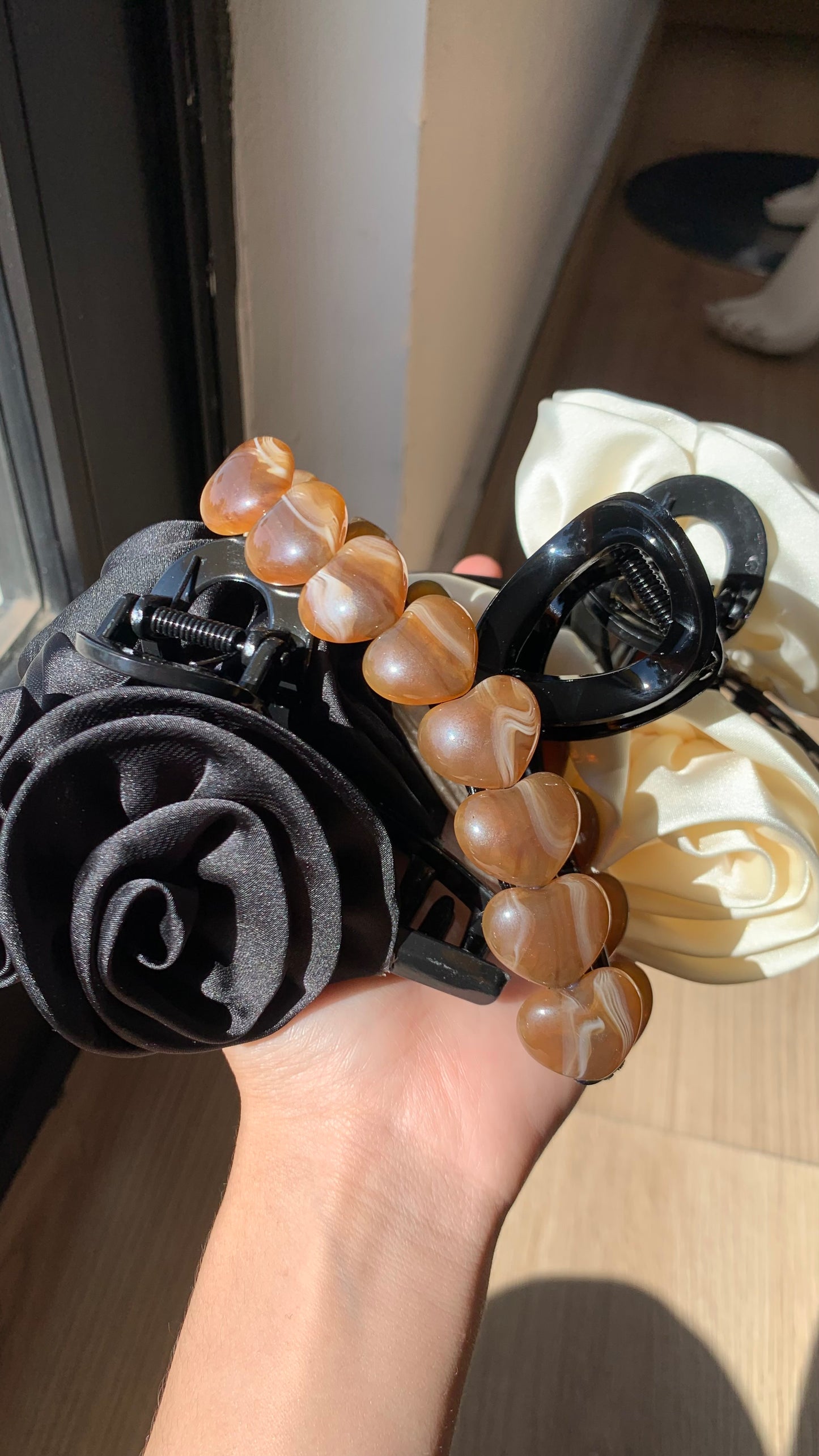 HAIRCLIP DE CORAZONES CAFÉ
