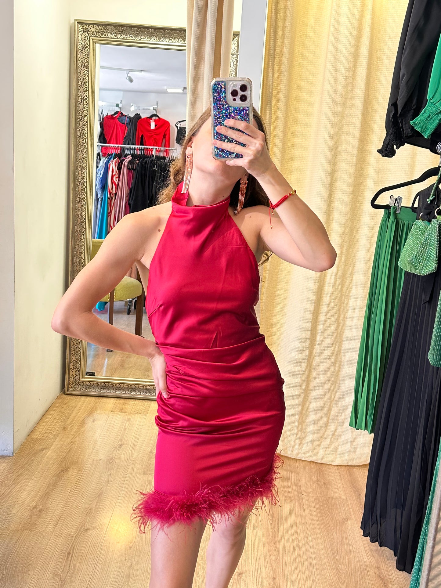 VESTIDO ROJO DESCUBIERTO DE LA ESPALDA