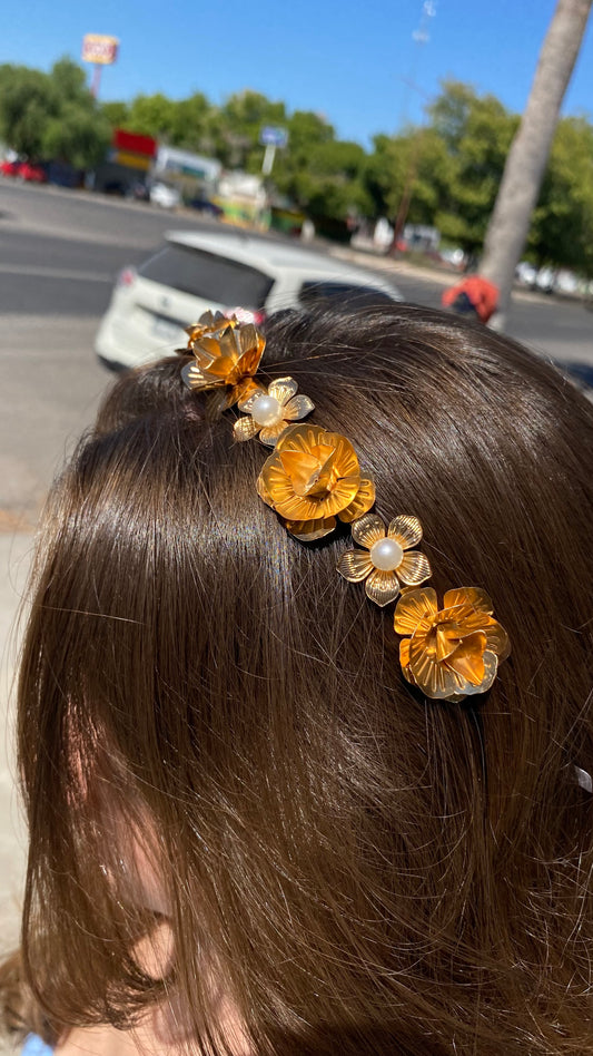 DIADEMA DORADA CON FLORES