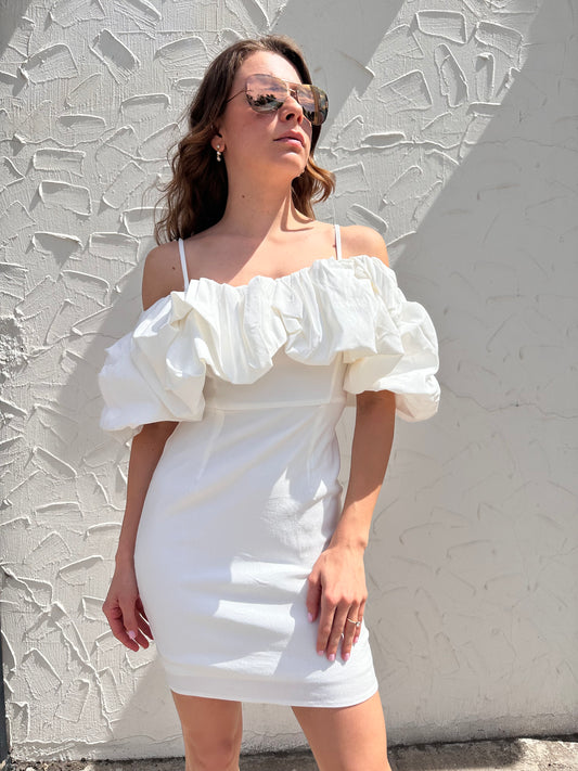 VESTIDO BLANCO CON RUFFLE