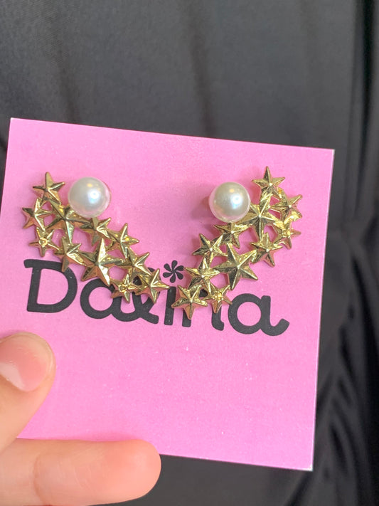 ARETES DORADOS CON PERLA