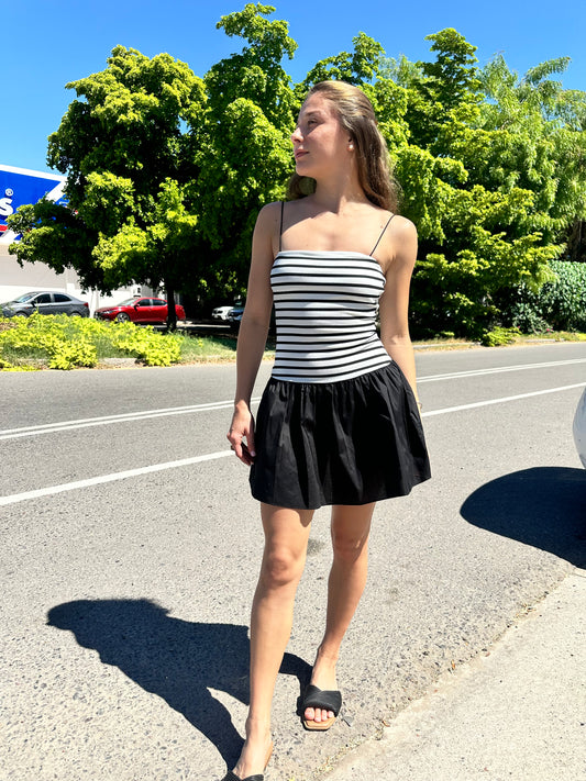 VESTIDO BLANCO CON NEGRO Y RAYAS